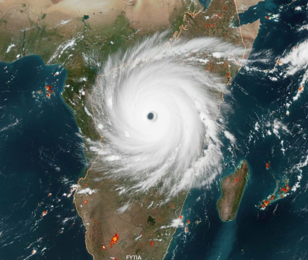 കാലാവസ്ഥാ മുന്നറിയിപ്പ്: മഡഗാസ്‌കറിനെ തകർത്ത് സൈക്ലോൺ ഫൈറ്റിയ; കിഴക്കൻ യൂറോപ്പിൽ കൊടുംതണുപ്പ്.