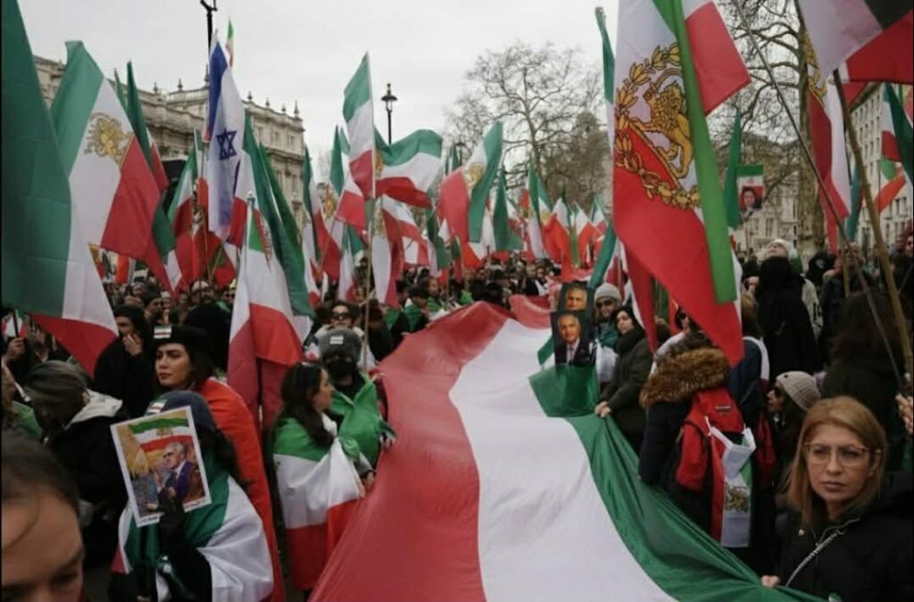 ഇറാൻ ആണവക്കരാറിന് തയ്യാർ; രാജ്യത്ത് പ്രക്ഷോഭം ശക്തമാകുന്നു.അമേരിക്കൻ ആക്രമണഭീഷണി നിലനിൽക്കെ, തങ്ങളുടെ പക്കലുള്ള യുറേനിയം ശേഖരത്തിന്റെ വീര്യം കുറയ്ക്കാൻ (Dilution) സന്നദ്ധമാണെന്ന് ഇറാൻ.