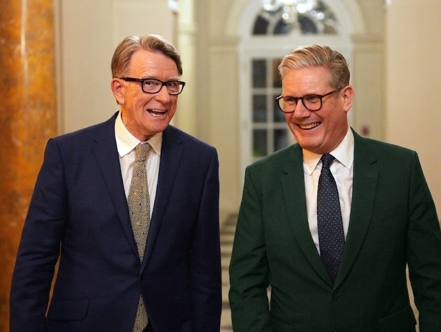 ലണ്ടനിൽ രാഷ്ട്രീയ ഭൂകമ്പം: മാൻഡൽസൺ വിവാദത്തിൽ സ്റ്റാർമർ കുടുങ്ങുന്നു; പ്രധാനമന്ത്രിയുടെ രാജിക്കായി മുറവിളി.