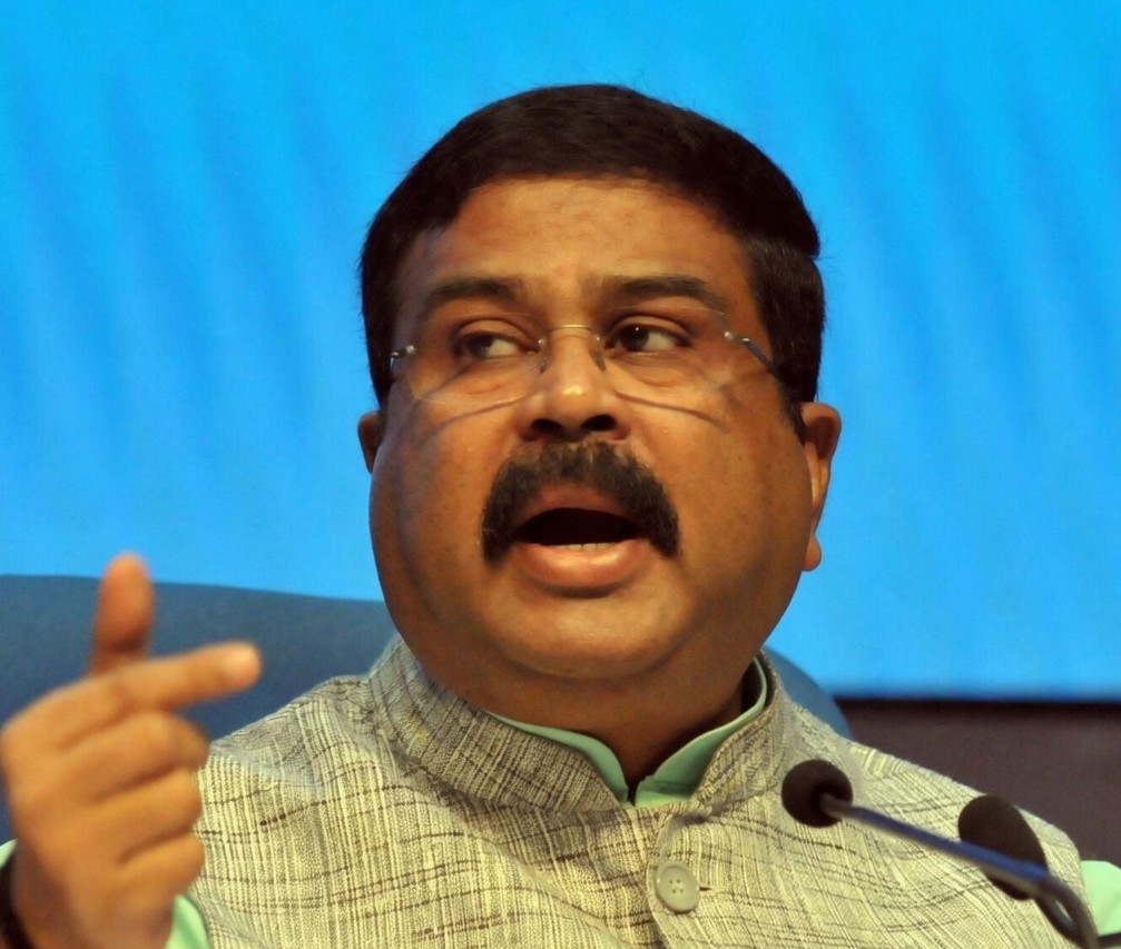 യുവാക്കളുടെ വൻ പ്രതിഷേധം ഫലം കണ്ടു: കേന്ദ്ര വിദ്യാഭ്യാസ മന്ത്രി ധർമേന്ദ്ര പ്രധാൻ രാജിവെച്ചു.